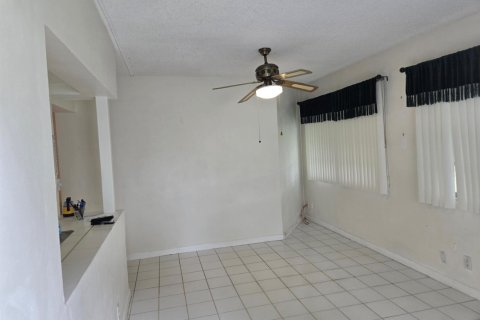 House in Tamarac, Florida 2 bedrooms, 100.52 sq.m. № 2401244 - photo 22