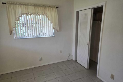House in Tamarac, Florida 2 bedrooms, 100.52 sq.m. № 2401244 - photo 13
