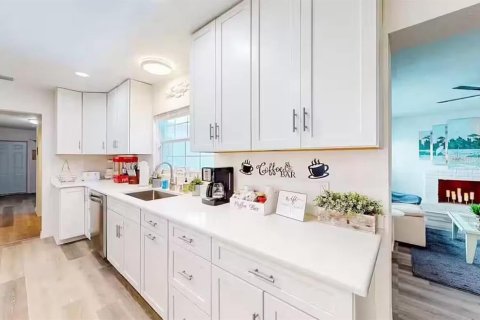 Villa ou maison à louer à Clearwater, Floride: 4 chambres, 189.71 m2 № 2104814 - photo 8