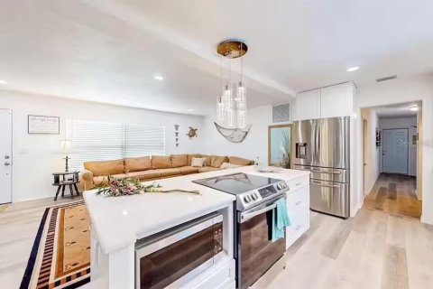 Villa ou maison à louer à Clearwater, Floride: 4 chambres, 189.71 m2 № 2104814 - photo 6