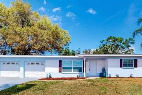 Villa ou maison à louer à Clearwater, Floride: 4 chambres, 189.71 m2 № 2104814 - photo 2