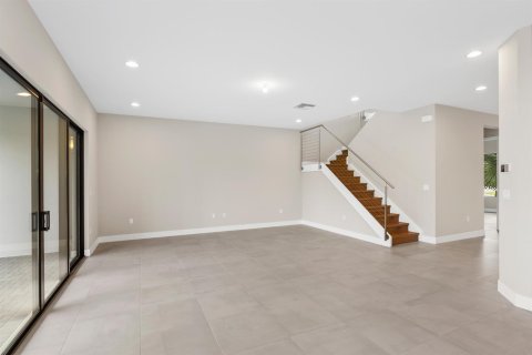 House in Boca Raton, Florida 5 bedrooms, 361.2 sq.m. № 2169911 - photo 16