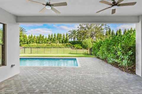 House in Boca Raton, Florida 5 bedrooms, 361.2 sq.m. № 2169911 - photo 17
