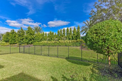 House in Boca Raton, Florida 5 bedrooms, 361.2 sq.m. № 2169911 - photo 21