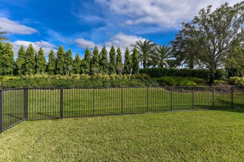 House in Boca Raton, Florida 5 bedrooms, 361.2 sq.m. № 2169911 - photo 20