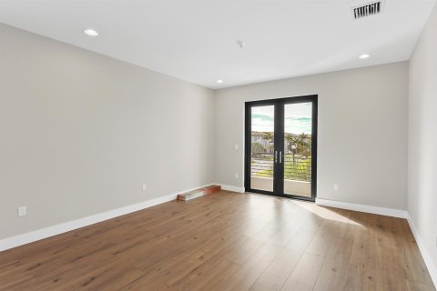 House in Boca Raton, Florida 5 bedrooms, 361.2 sq.m. № 2169911 - photo 24
