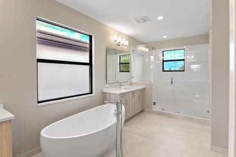 House in Boca Raton, Florida 5 bedrooms, 361.2 sq.m. № 2169911 - photo 30