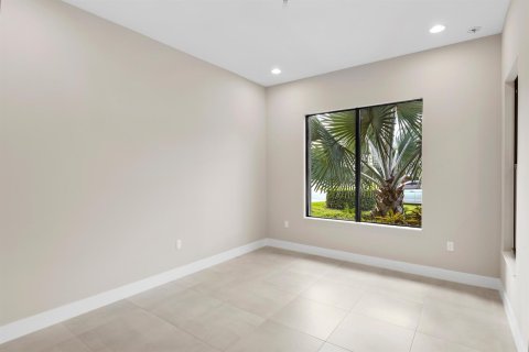 House in Boca Raton, Florida 5 bedrooms, 361.2 sq.m. № 2169911 - photo 12
