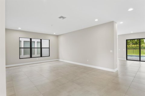 House in Boca Raton, Florida 5 bedrooms, 361.2 sq.m. № 2169911 - photo 11