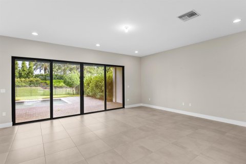House in Boca Raton, Florida 5 bedrooms, 361.2 sq.m. № 2169911 - photo 4
