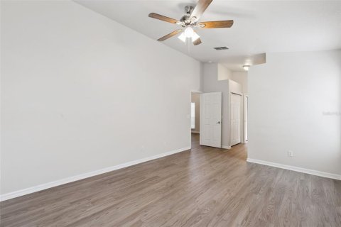 Villa ou maison à vendre à Sanford, Floride: 4 chambres, 181.9 m2 № 2277551 - photo 11