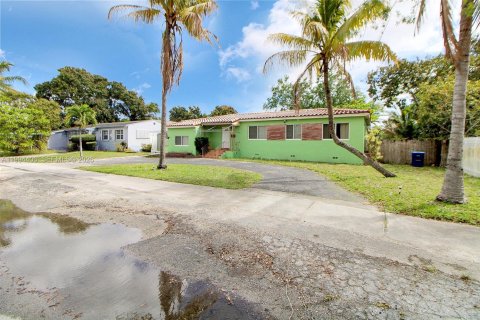 Casa en venta en Miami, Florida, 3 dormitorios, 138.98 m2 № 2056085 - foto 8