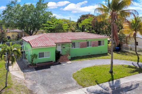 Casa en venta en Miami, Florida, 3 dormitorios, 138.98 m2 № 2056085 - foto 3