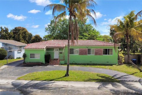House in Miami, Florida 3 bedrooms, 138.98 sq.m. № 2056085