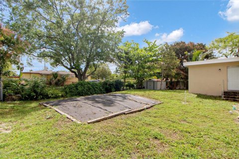 Casa en venta en Miami, Florida, 3 dormitorios, 138.98 m2 № 2056085 - foto 17