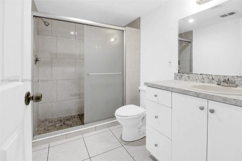 Casa en venta en Miami, Florida, 3 dormitorios, 138.98 m2 № 2056085 - foto 26