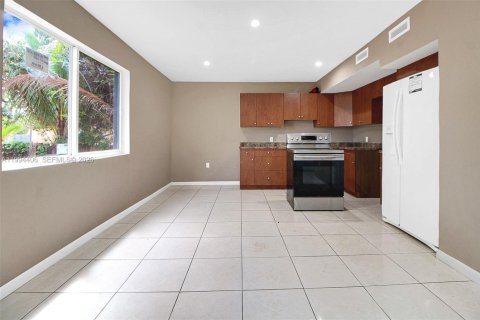 Casa en venta en Miami, Florida, 3 dormitorios, 138.98 m2 № 2056085 - foto 29