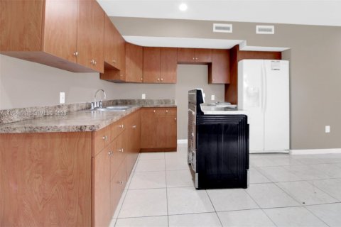 Casa en venta en Miami, Florida, 3 dormitorios, 138.98 m2 № 2056085 - foto 30