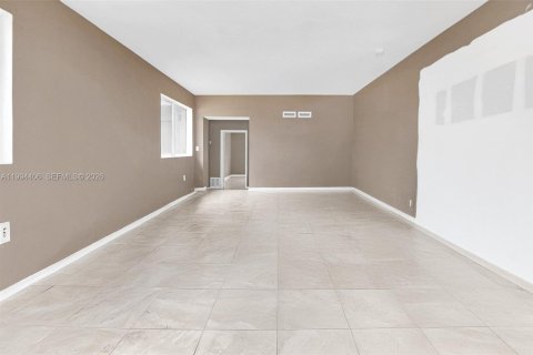 Casa en venta en Miami, Florida, 3 dormitorios, 138.98 m2 № 2056085 - foto 24