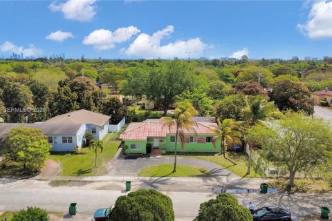 Casa en venta en Miami, Florida, 3 dormitorios, 138.98 m2 № 2056085 - foto 4