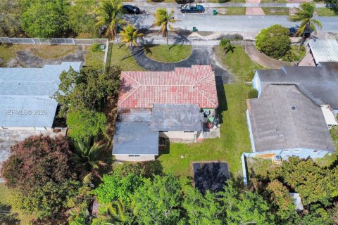 Casa en venta en Miami, Florida, 3 dormitorios, 138.98 m2 № 2056085 - foto 6