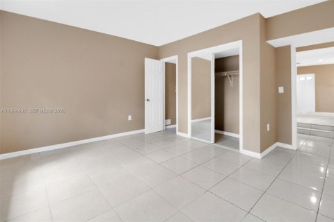 Casa en venta en Miami, Florida, 3 dormitorios, 138.98 m2 № 2056085 - foto 28