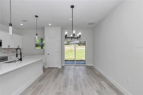 House in Citrus Springs, Florida 3 bedrooms, 142.05 sq.m. № 1792083 - photo 16