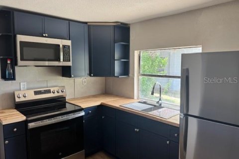 House in Sanford, Florida 2 bedrooms, 102.94 sq.m. № 1905306 - photo 2