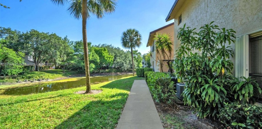 Condo in Coconut Creek, Florida, 3 bedrooms  № 1737556
