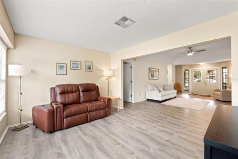 House in Spring Hill, Florida 2 bedrooms, 133.22 sq.m. № 1815867 - photo 17
