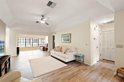 House in Spring Hill, Florida 2 bedrooms, 133.22 sq.m. № 1815867 - photo 6