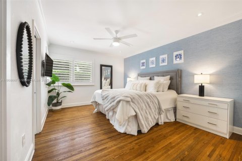 House in Coral Gables, Florida 3 bedrooms, 179.67 sq.m. № 1964616 - photo 18