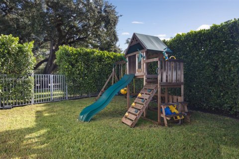 House in Coral Gables, Florida 3 bedrooms, 179.67 sq.m. № 1964616 - photo 26