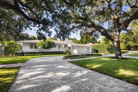 House in Coral Gables, Florida 3 bedrooms, 179.67 sq.m. № 1964616 - photo 2