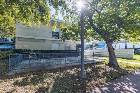 Apartamento en alquiler en Miami Beach, Florida, 41.81 m2 № 1992893 - foto 17