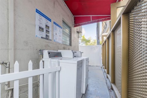 Apartamento en alquiler en Miami Beach, Florida, 41.81 m2 № 1992893 - foto 21