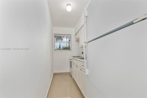 Apartamento en alquiler en Miami Beach, Florida, 41.81 m2 № 1992893 - foto 29