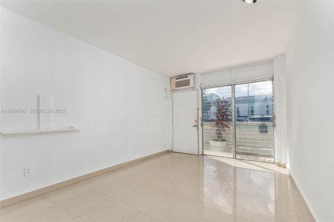 Apartamento en alquiler en Miami Beach, Florida, 41.81 m2 № 1992893 - foto 25
