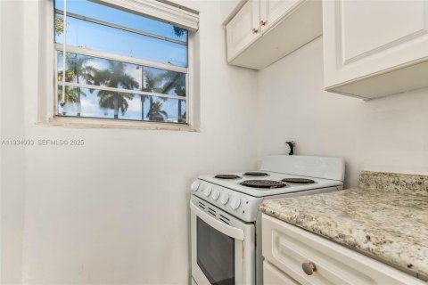 Apartamento en alquiler en Miami Beach, Florida, 41.81 m2 № 1992893 - foto 13