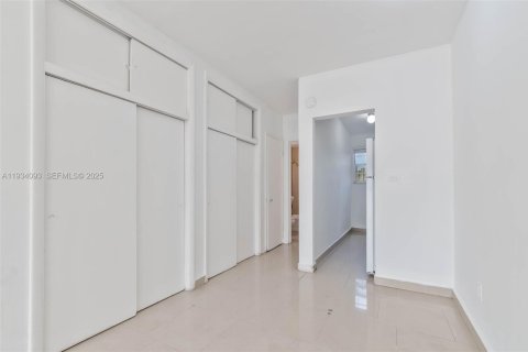 Apartamento en alquiler en Miami Beach, Florida, 41.81 m2 № 1992893 - foto 27