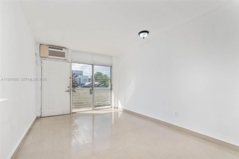 Apartamento en alquiler en Miami Beach, Florida, 41.81 m2 № 1992893 - foto 8