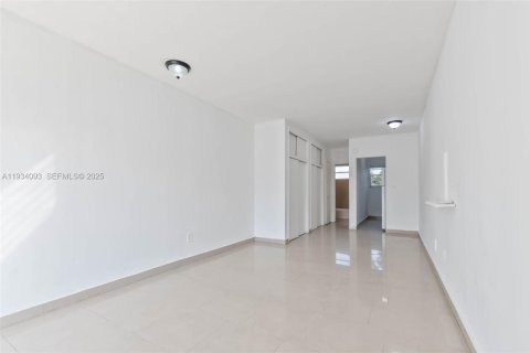 Apartamento en alquiler en Miami Beach, Florida, 41.81 m2 № 1992893 - foto 5