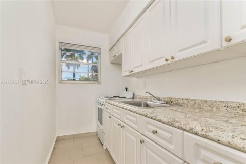 Apartamento en alquiler en Miami Beach, Florida, 41.81 m2 № 1992893 - foto 12