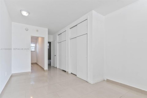 Apartamento en alquiler en Miami Beach, Florida, 41.81 m2 № 1992893 - foto 22