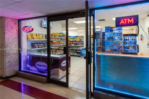 Condominio en venta en Hallandale Beach, Florida, 2 dormitorios, 115.2 m2 № 1956377 - foto 16