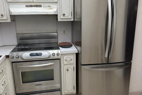 Condominio en venta en Hallandale Beach, Florida, 2 dormitorios, 115.2 m2 № 1956377 - foto 12