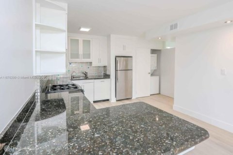 Condo in Miami Beach, Florida, 1 bedroom  № 1927087 - photo 4