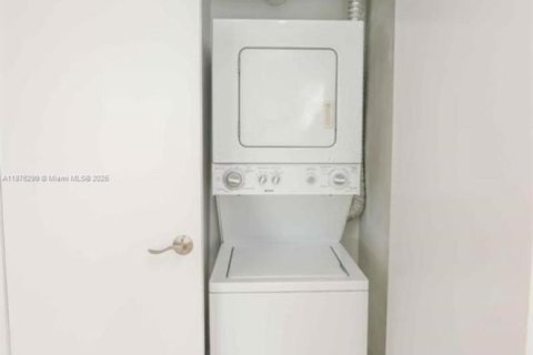 Condo in Miami Beach, Florida, 1 bedroom  № 1927087 - photo 5