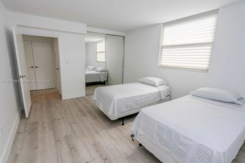 Condo in Miami Beach, Florida, 1 bedroom  № 1927087 - photo 7