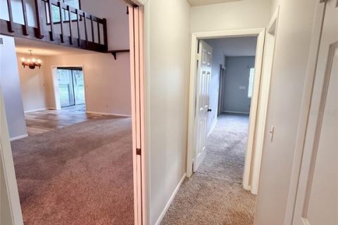 House in Lutz, Florida 4 bedrooms, 184.41 sq.m. № 2419827 - photo 8